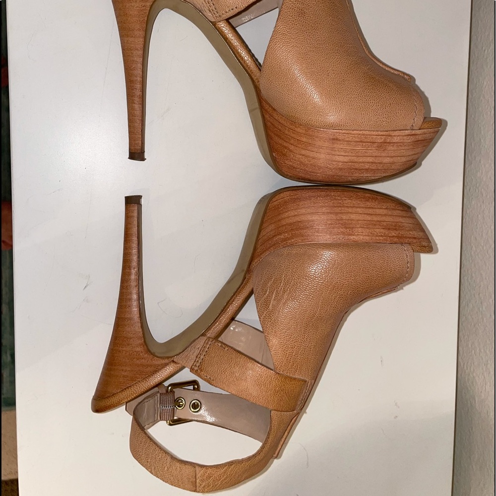 Guess Natural Leather Heels with Strap Size 7M these are gently worn.Very soft. - Picture 10 of 15